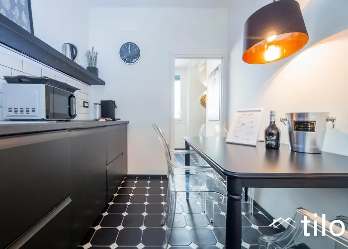 Aquarium 3' | 2br| A/c| Historic Building By Tilo