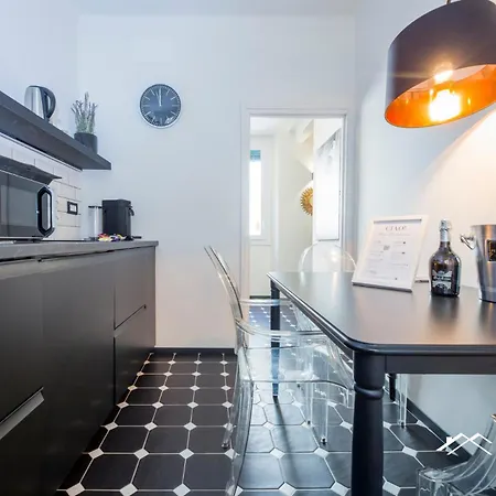 Aquarium 3' | 2br| A/c| Historic Building By Tilo