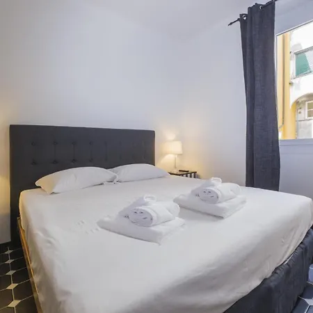 Aquarium 3' | 2br| A/c| Historic Building By Tilo