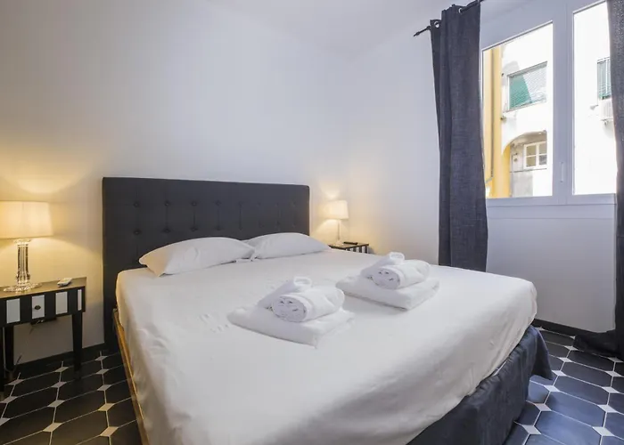 Aquarium 3' | 2br| A/c| Historic Building By Tilo