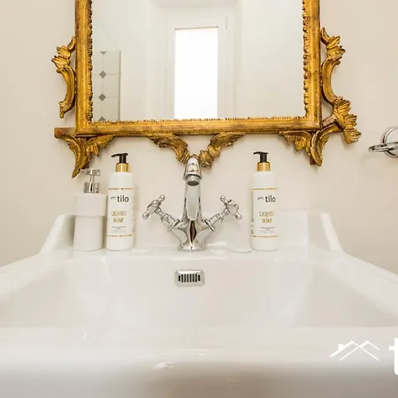 Apartament Aquarium 3' | 2br| A/c| Historic Building By Tilo Genua