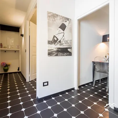 Apartament Aquarium 3' | 2br| A/c| Historic Building By Tilo Genua