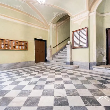 Aquarium 3' | 2br| A/c| Historic Building By Tilo *