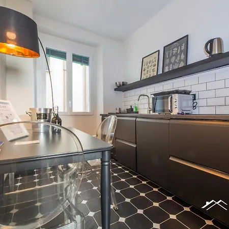 Apartament Aquarium 3' | 2br| A/c| Historic Building By Tilo Genua